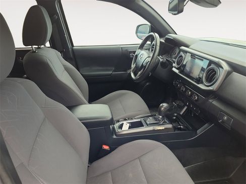 Used 2019 Toyota Tacoma TRD Sport image 15