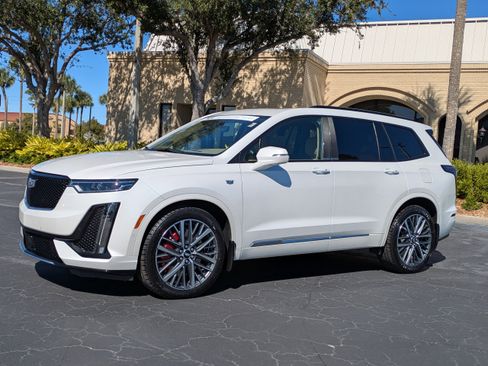 Certified 2022 Cadillac XT6 Sport w/ Platinum Package image 2