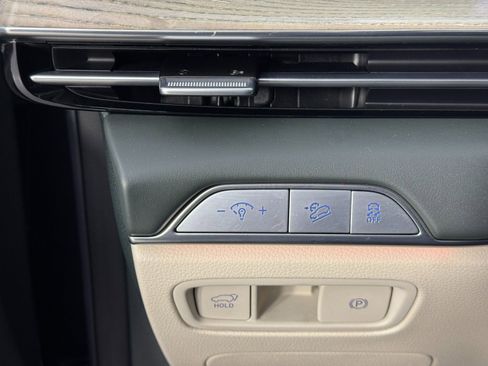 Used 2025 Genesis GV80 2.5T Prestige image 18