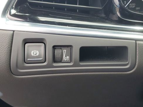 Used 2025 Cadillac XT6 Premium Luxury image 24