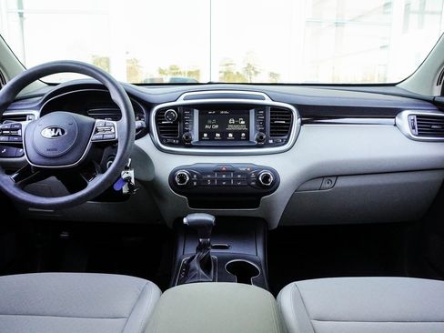 Used 2020 Kia Sorento LX image 5