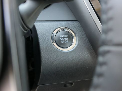 Used 2022 Toyota Camry SE w/ Convenience Package FWD image 17