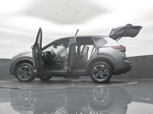 Used 2024 Nissan Rogue SV w/ SV Premium Package FWD image 60