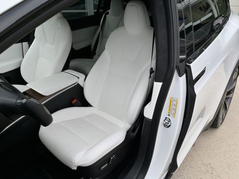 Used 2022 Tesla Model X image 18