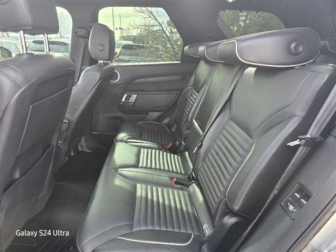 Used 2017 Land Rover Discovery HSE image 12