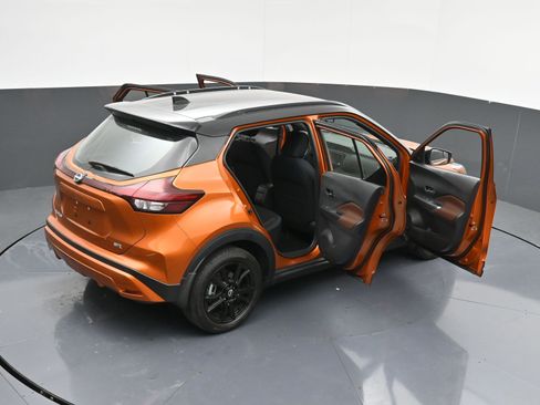 Used 2023 Nissan Kicks SR image 41