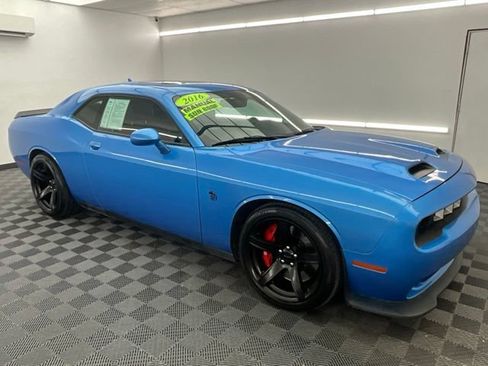 Used 2016 Dodge Challenger SRT Hellcat RWD image 3
