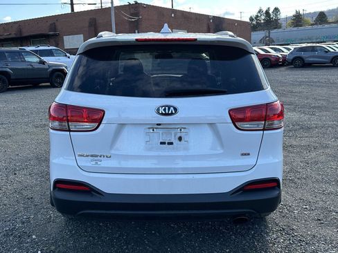 Used 2018 Kia Sorento LX image 7