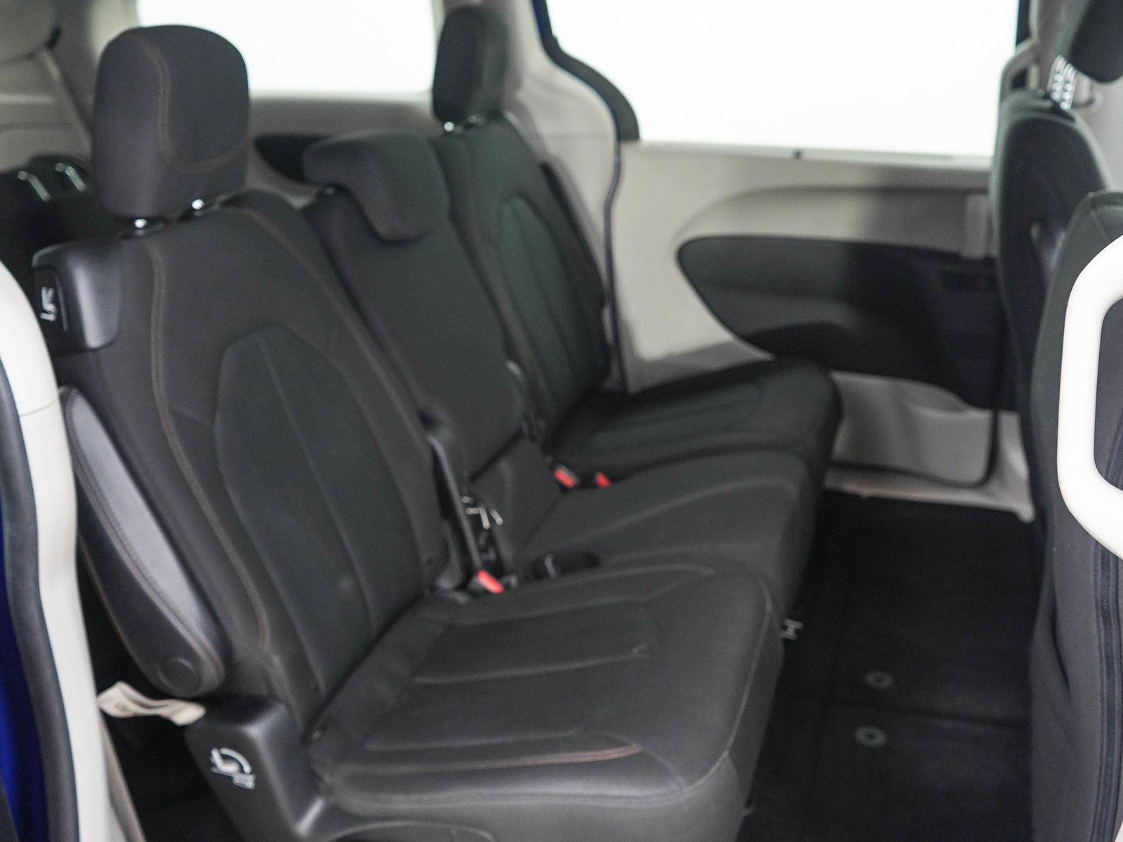Used 2018 Chrysler Pacifica Touring Plus w/ Tire & Wheel Group FWD image 13
