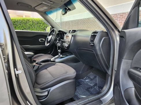 Used 2016 Kia Soul FWD image 6