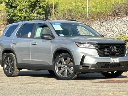 Certified 2023 Honda Pilot Sport image 2