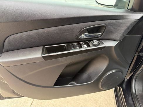 Used 2016 Chevrolet Cruze LT image 34