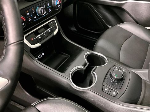 Used 2024 GMC Terrain SLT w/ Elevation Edition FWD image 15