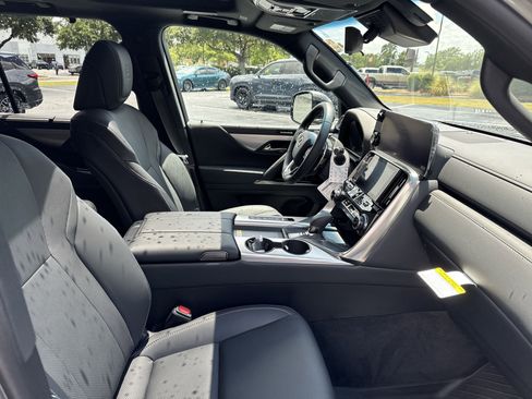 Used 2025 Lexus LX 700h F Sport image 36