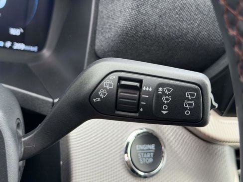 Used 2025 Ford Explorer Active AWD/4WD image 24