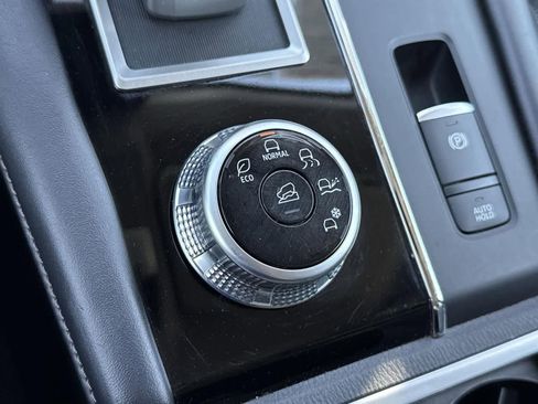 Used 2024 Mitsubishi Outlander SE image 18