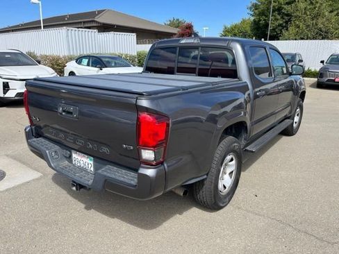 Used 2020 Toyota Tacoma SR AWD/4WD image 4