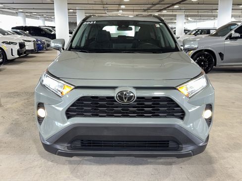 Used 2021 Toyota RAV4 XLE w/ Convenience Package image 3