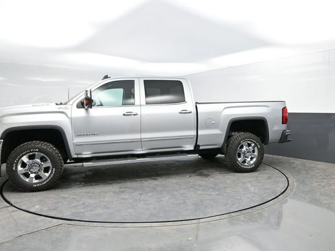Used 2017 GMC Sierra 2500 SLT w/ Duramax Plus Package AWD/4WD image 5