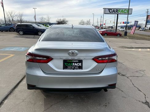 Used 2021 Toyota Camry LE image 10