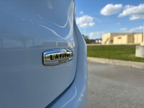 Used 2024 Jeep Compass Latitude image 8