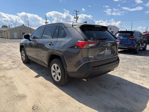 Used 2022 Toyota RAV4 LE image 3
