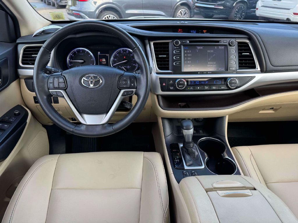 Used 2019 Toyota Highlander XLE AWD/4WD image 19