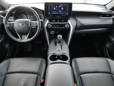 Used 2022 Toyota Venza XLE image 10