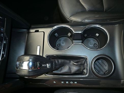 Used 2018 Ford Explorer XLT w/ Equipment Group 202A FWD image 18