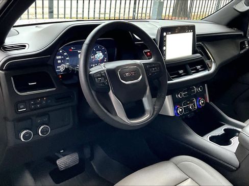 Used 2022 GMC Yukon SLT w/ SLT Premium Package image 17