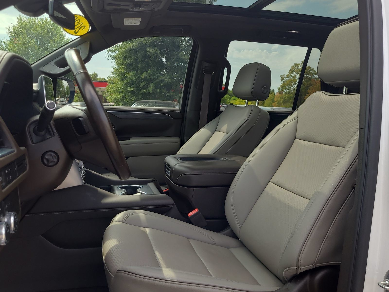 Used 2022 GMC Yukon SLT w/ SLT Premium Package AWD/4WD image 11