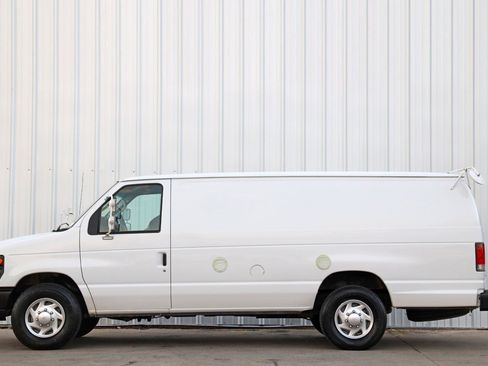 Used 2010 Ford E-350 and Econoline 350 Extended Super Duty image 24