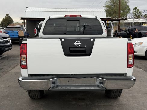 Used 2018 Nissan Frontier SV image 9