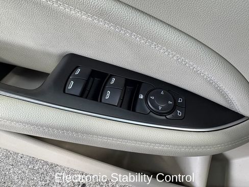 Used 2019 Buick Regal Essence w/ Driver Confidence Package I FWD image 10