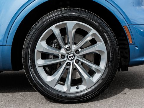 Used 2022 Bentley Bentayga image 16