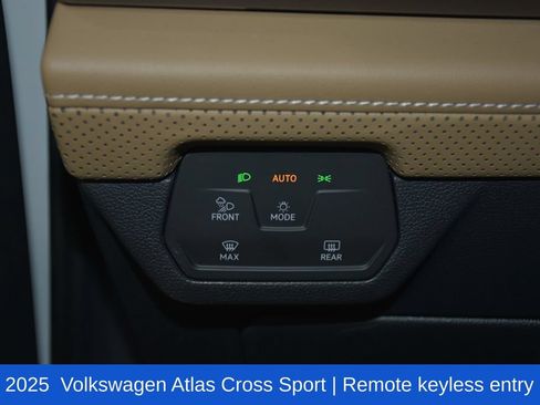 Used 2025 Volkswagen Atlas Cross Sport SE FWD image 9