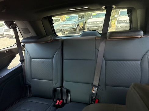 Used 2025 GMC Yukon AT4 AWD/4WD image 13
