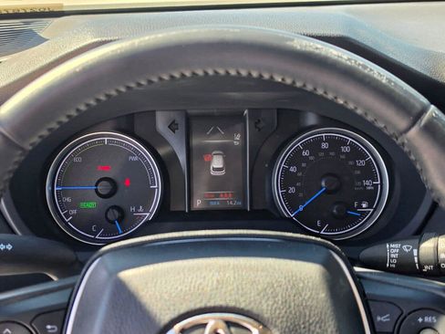 Used 2021 Toyota Venza LE w/ Carpet Mat Package (TMS) AWD/4WD image 23