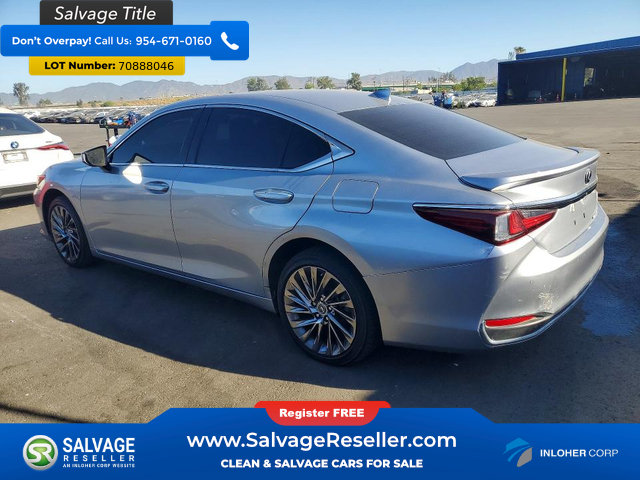 Used 2024 Lexus ES 300h w/ Premium Package FWD image 3
