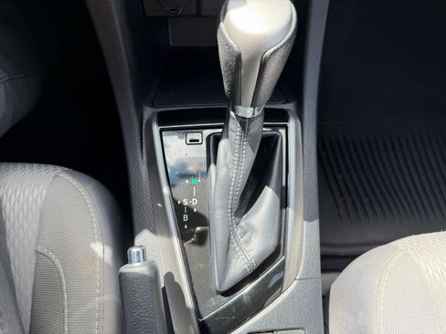 Used 2015 Toyota Corolla LE FWD image 38