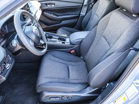 Certified 2025 Honda Accord SE image 9