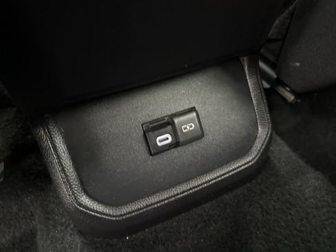 Used 2024 Toyota Highlander LE image 36