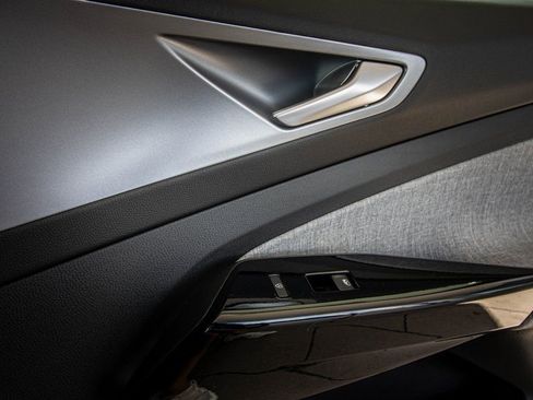 New 2025 Volkswagen ID.4 Pro image 40