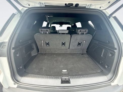Used 2025 Chevrolet Traverse LT FWD image 25
