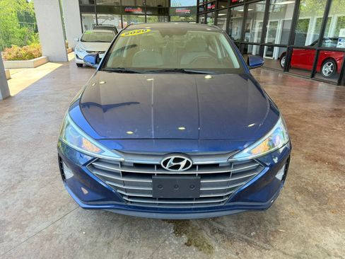 Used 2020 Hyundai Elantra SEL image 2