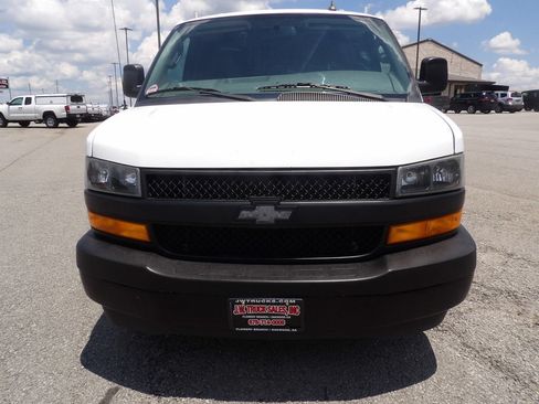 Used 2018 Chevrolet Express 2500 Extended RWD image 12