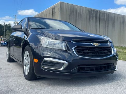 Used 2015 Chevrolet Cruze LS image 2