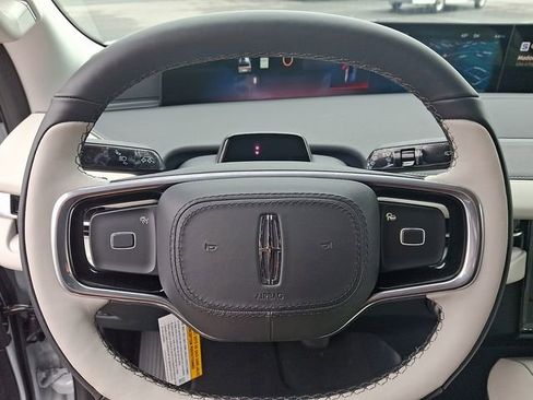 New 2026 Lincoln Navigator Premiere AWD/4WD image 8