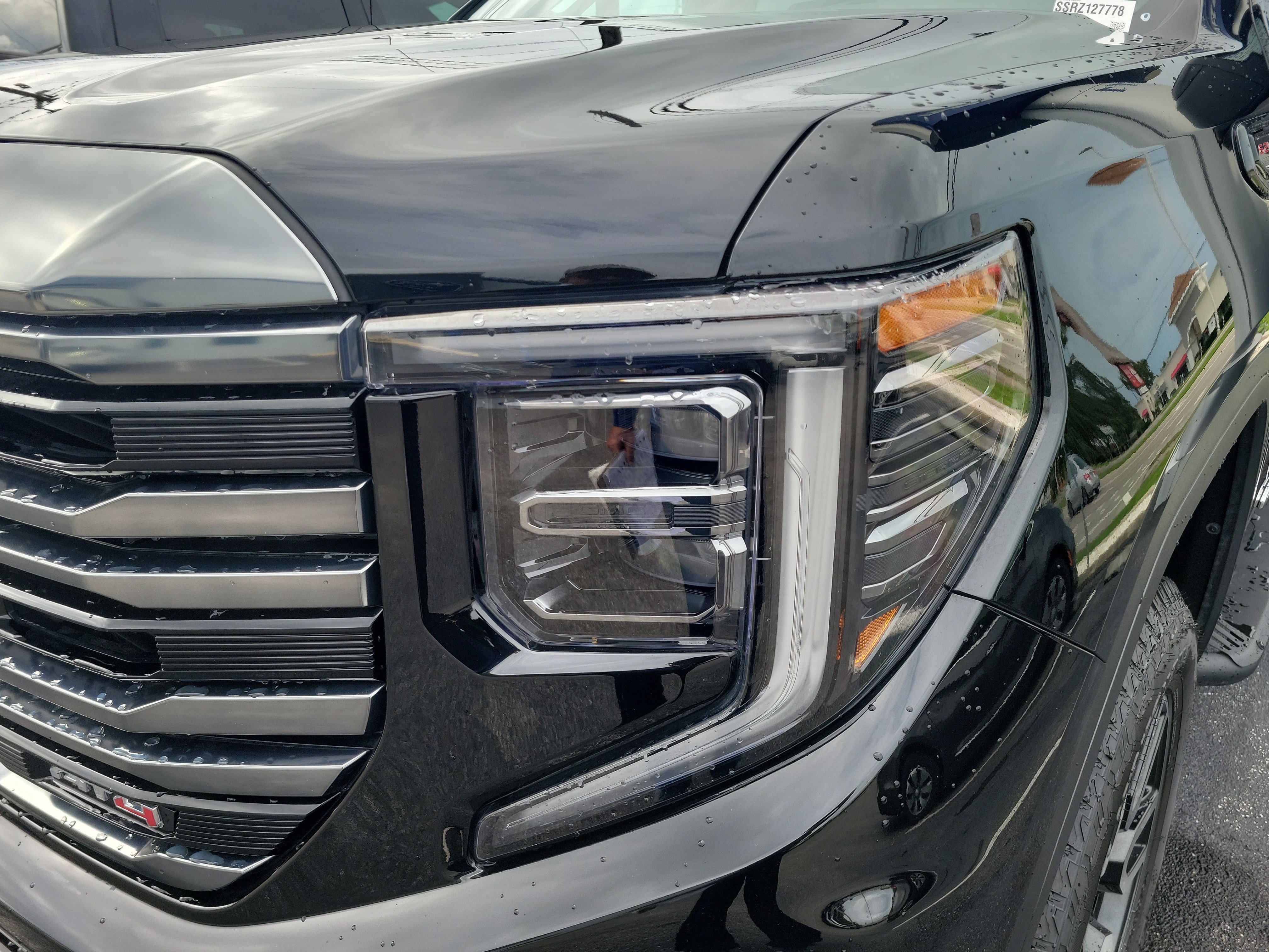 Used 2024 GMC Sierra 1500 AT4 w/ Technology Package AWD/4WD image 4