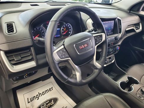 Used 2024 GMC Terrain SLT image 8